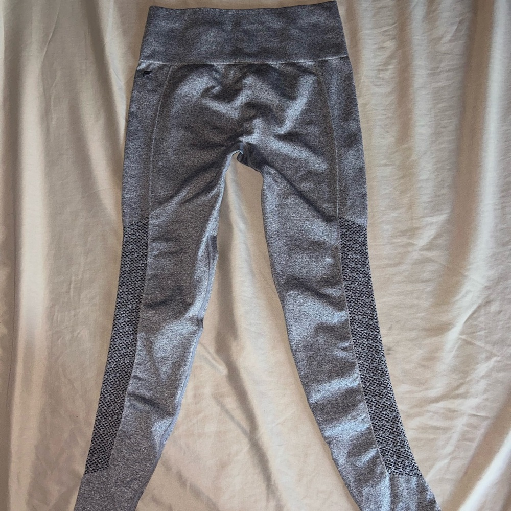 Selling grey fabletics leggings!